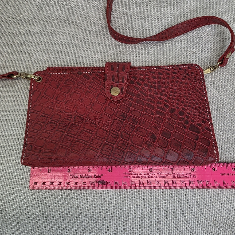 Planner Perfect Red Croc Embossed Leather Traveler’s Notebook Wallet & Crossbody - Picture 9 of 12